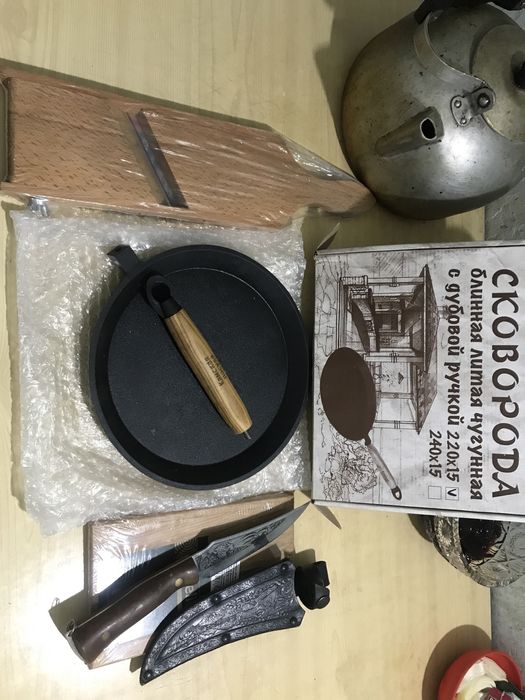 Продам блиная чугуная нов  дубовая ручка 10т нож кизляр 15т доска 2000