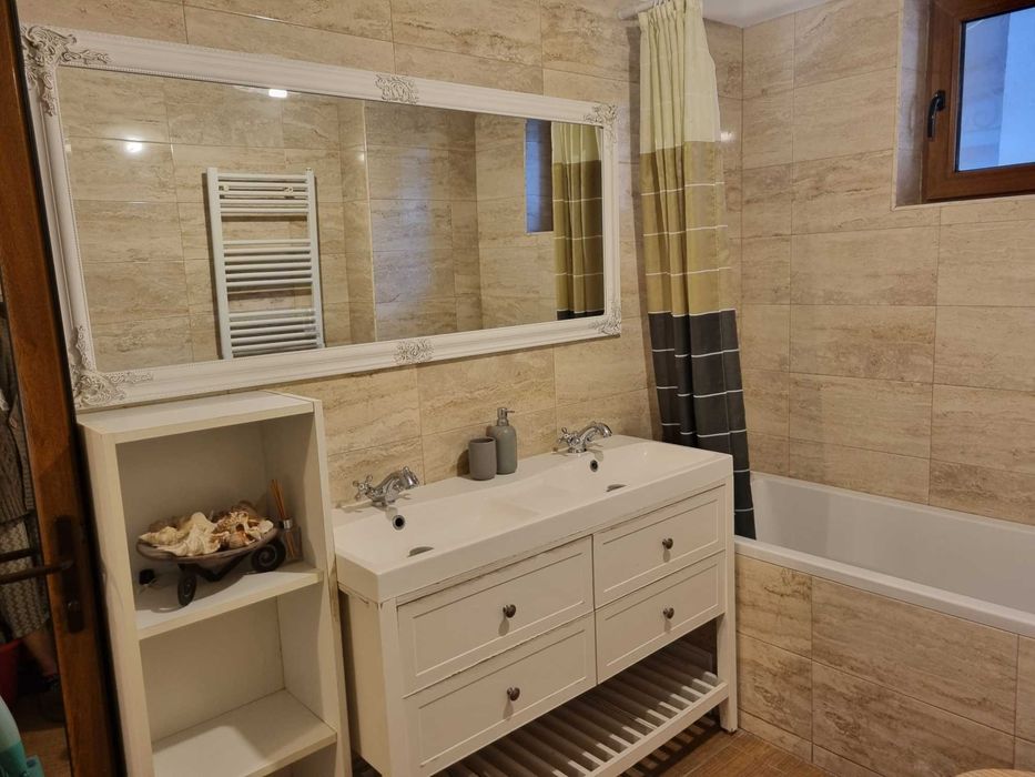 Inchiriez apartament 3 camere, 100mp, in vila, cu terasa si gradina