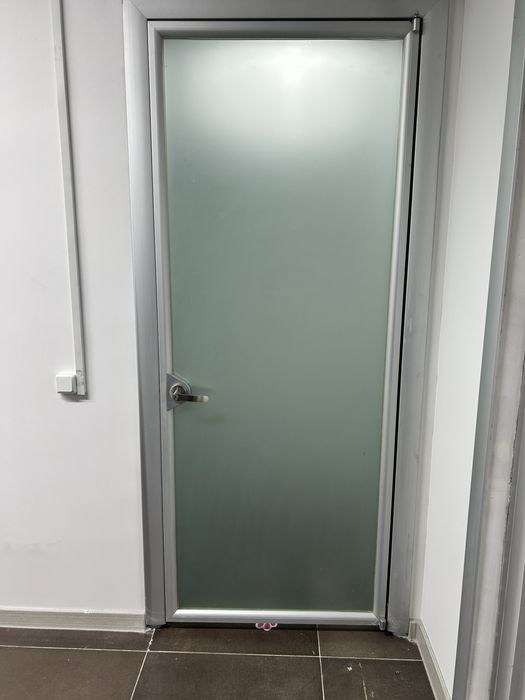 Аллюминевые двери