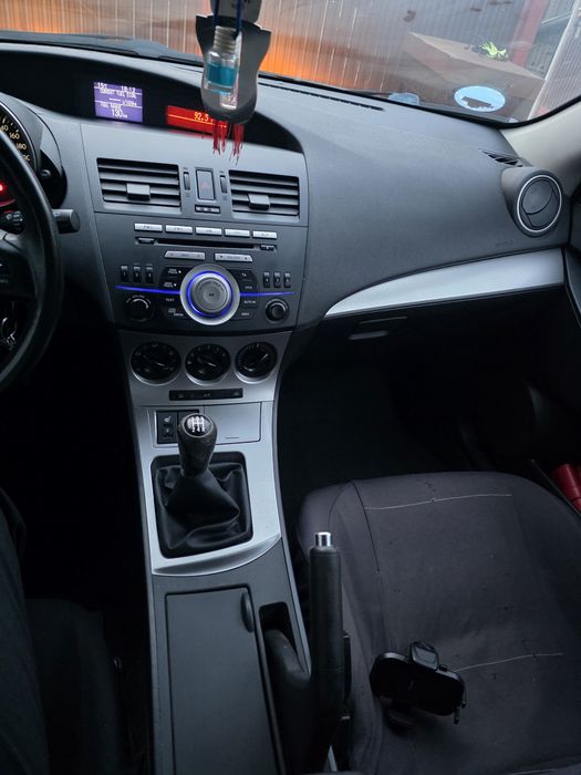 Mazda 3 2010 diesel, 3.300 € — imagine 3