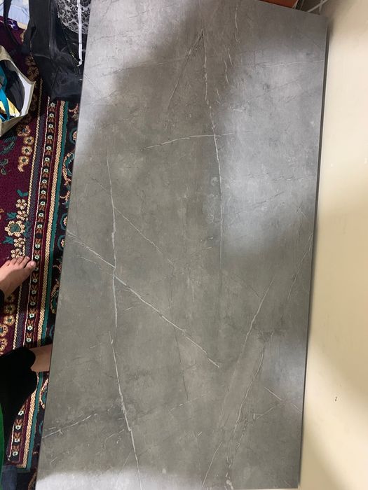 Katta stol kompyuter va dars qilishga, Большой и удобный стол