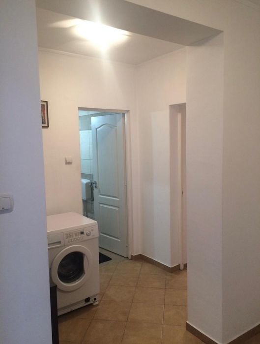 De închiriat apartament la casă, două camere, hol, spatiu ptr gătit, baie, ideal ptr activitate de birou, sau locuință. Alba Iulia-Centru, zona ANAF
