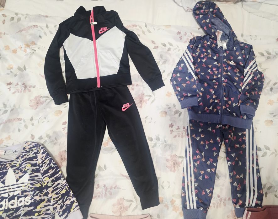 Екипи,якета и обувки за 3-4години момиче