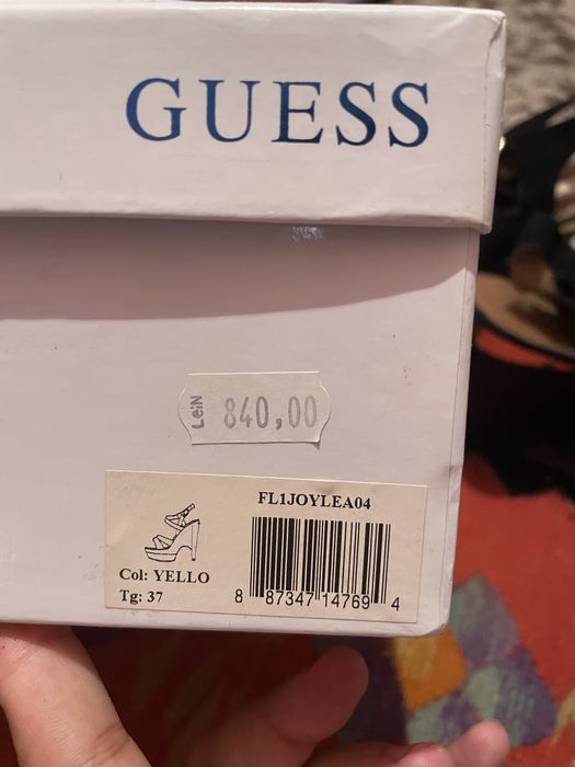 Sandale Guess 200 lei usor negociabil