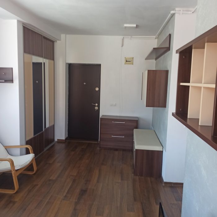 Apartament 3 camere de închiriat