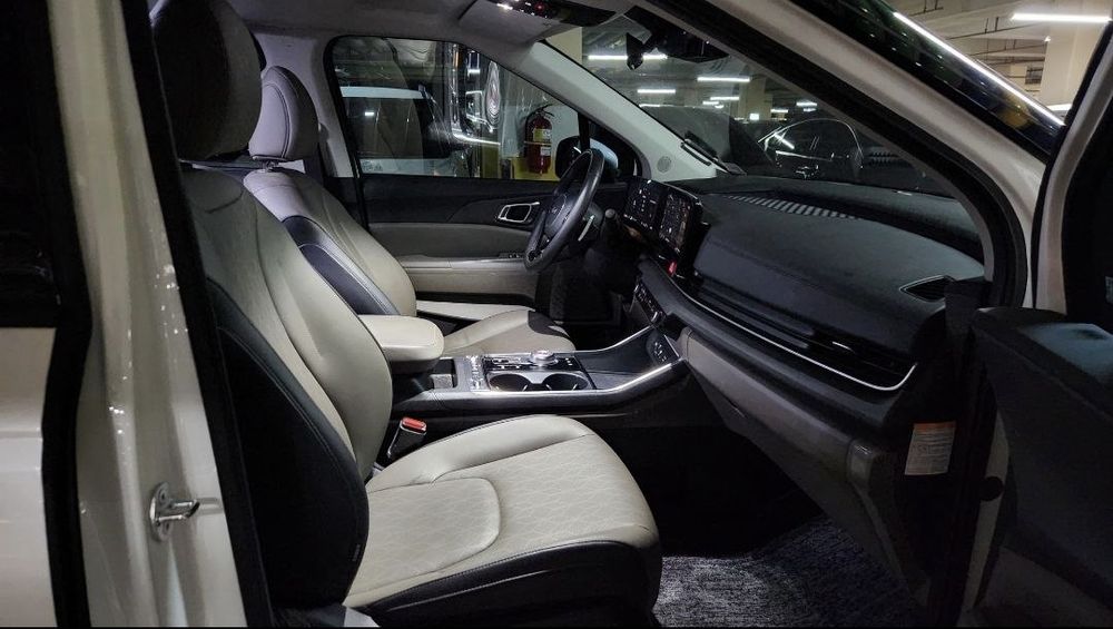 Kia Carnival HEV 9seater Nobless