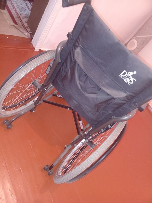 Продам инвалидную коляску