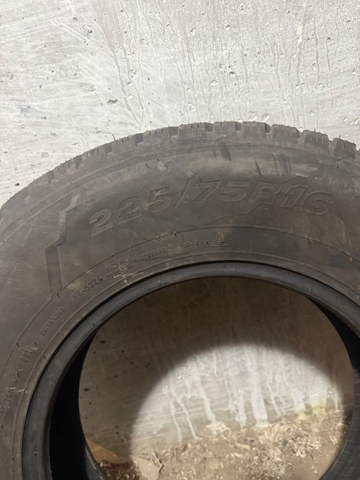 Продам резину на Уаз