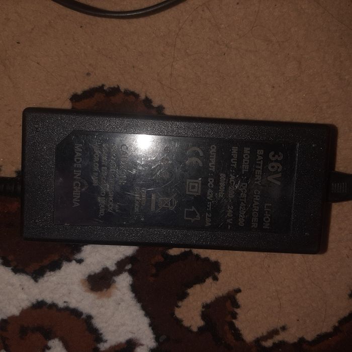 Продажа элоктро сомакат зарядчик