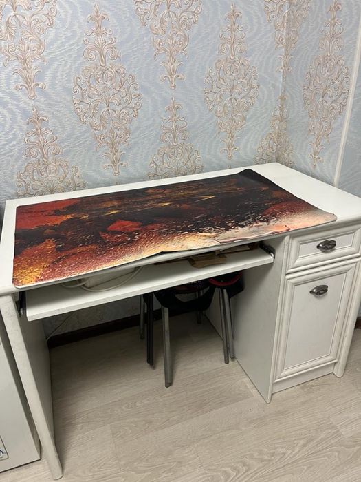 Стол отличный.