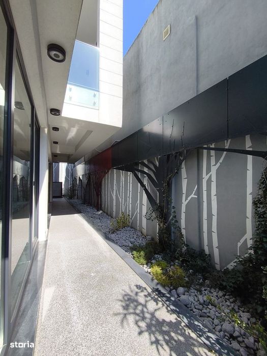 Birou și curte 100 mp in Centru, curte proprie și loc parcare.