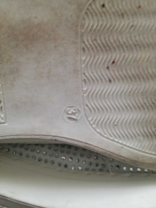 Продавам Дамски бели маратонки с камъчета