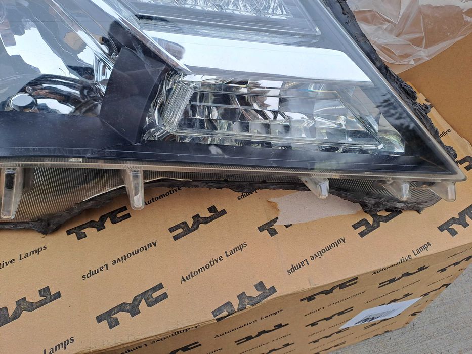 Фар за Тойота Рав4 2015г.