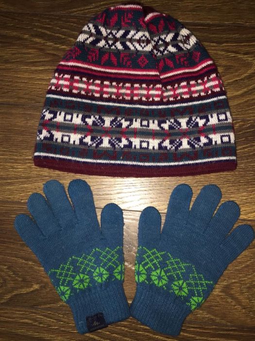 Суичер, коледна блузка, поло, чорапи, ръкавички, шапки за 3-4 год.