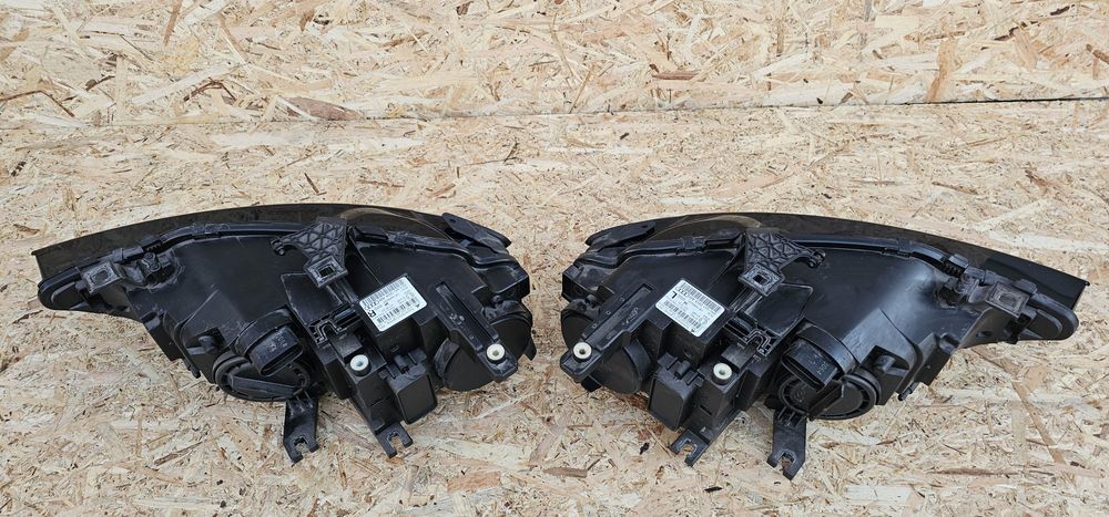 Far/Faruri Golf 7/Passat B7 / Audi A4 B8 Originale Valeo/ HELLA/Audi cu toate Becurile incluse Prețul per Set scris  în cuprinsul anunțului