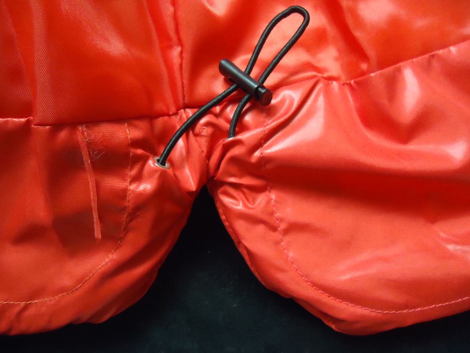 Vesta rosie L barbati gluga retractabila in guler 3 buzunare