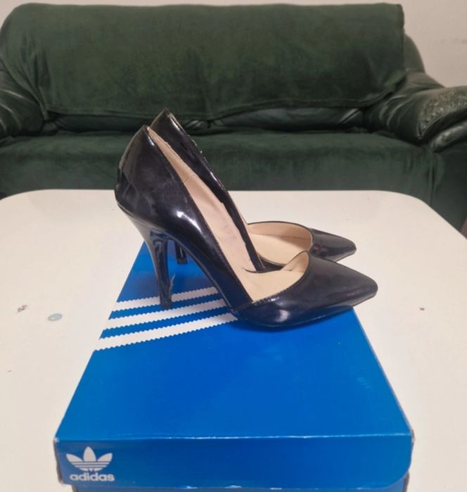 Pantofi cu toc ,marimea 37