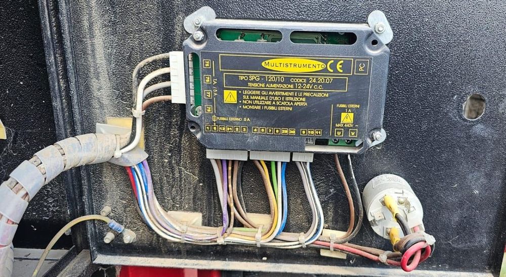 Продам генератор TecnoGen на запчасти.