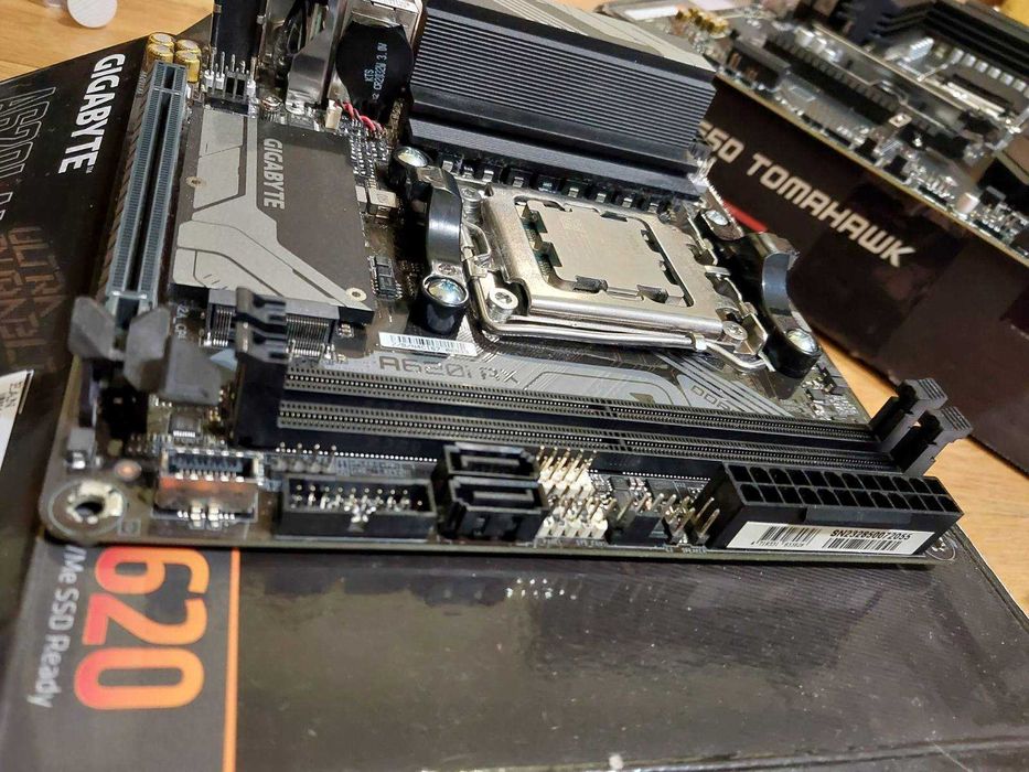 AMD Ryzen 5 7600 + Gigabyte A620i AX Wi-Fi