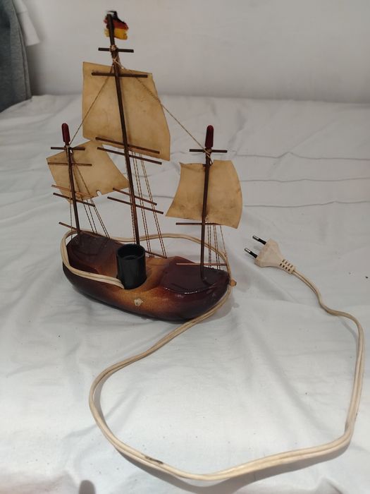 Bărcuță tip veioza