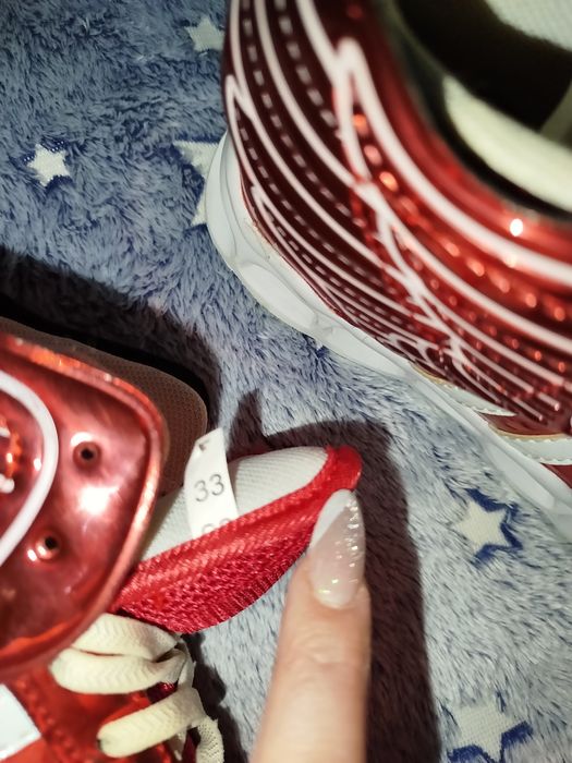 Кроссовки красные крылья снимаются