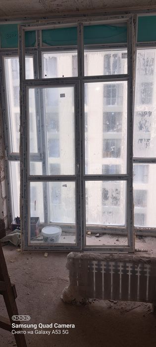 Витражное окно с дверным проемом