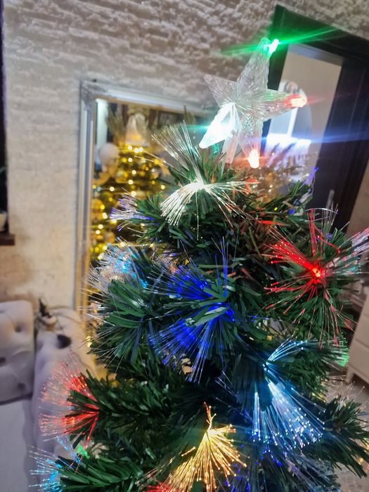 Brad artificial superb cu inserții lumini