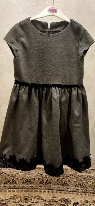 Продаю детские платья