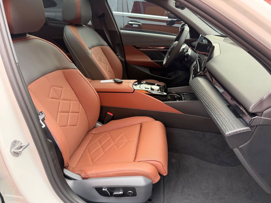 BMW 530e Hybrid  2025г. Макс комплектация