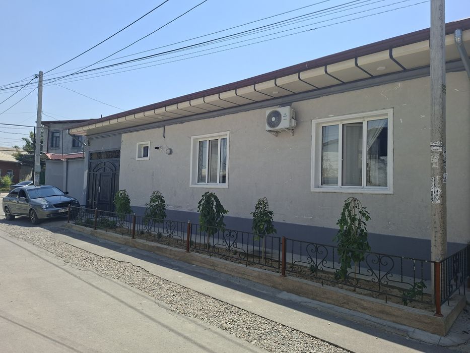 Qo'yliq 1- massiv KORZINKA ruparasida 1,2 sotix 4 xonali Uy sotiladi !