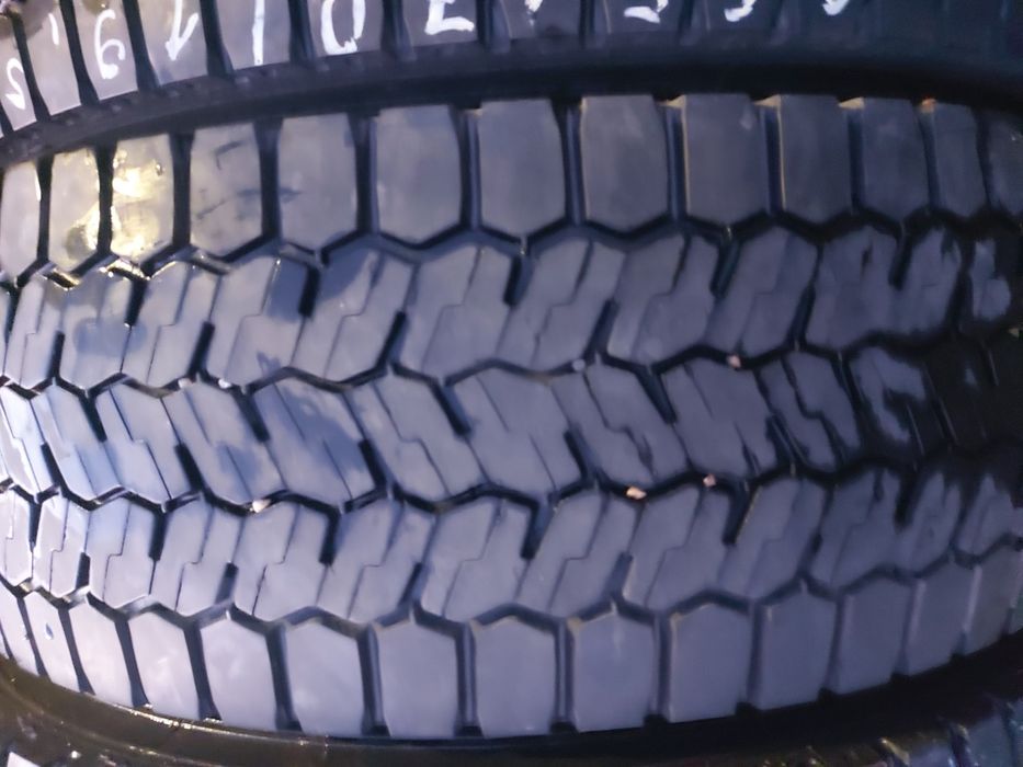 265/70R19.5 Michelin 4 броя