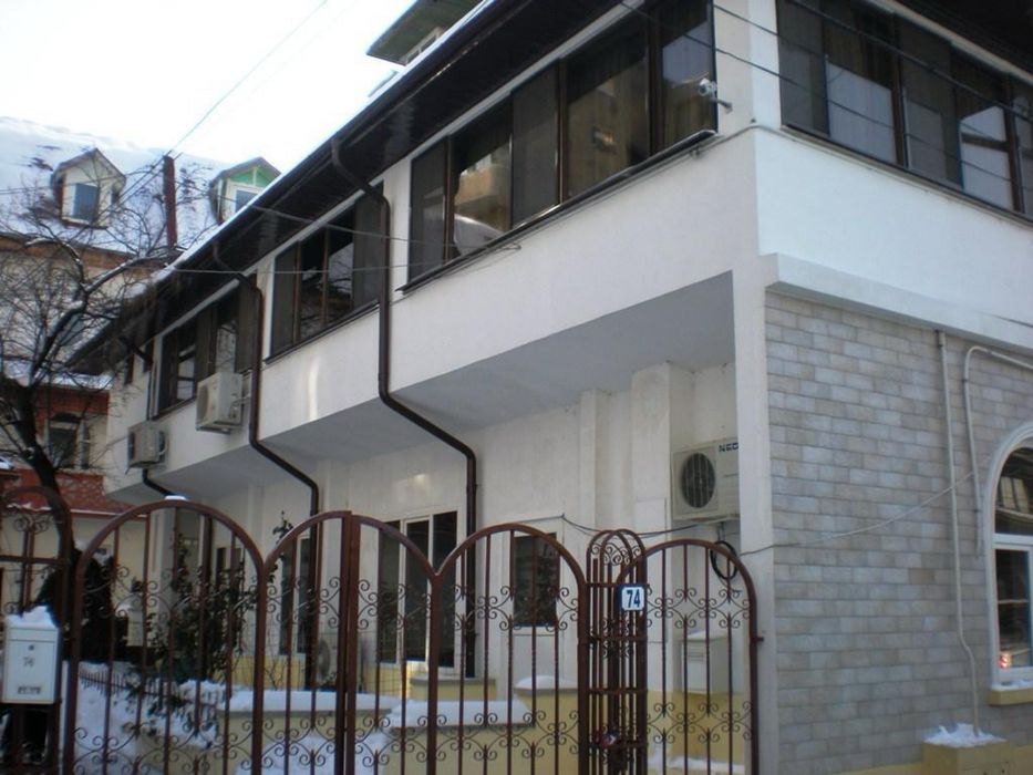 Apt lux imens 5 camere in vila centru, curte, pet friendly, mobilat, echipat+loc parcare, spatiu birouri/resedinta
