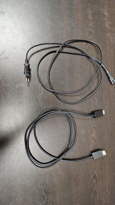 Плейстейшън 5 с два джойстика