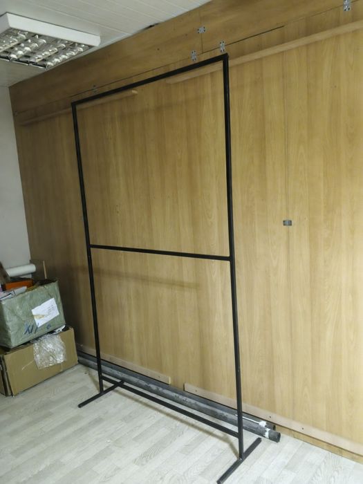 Продам стойку для одежды