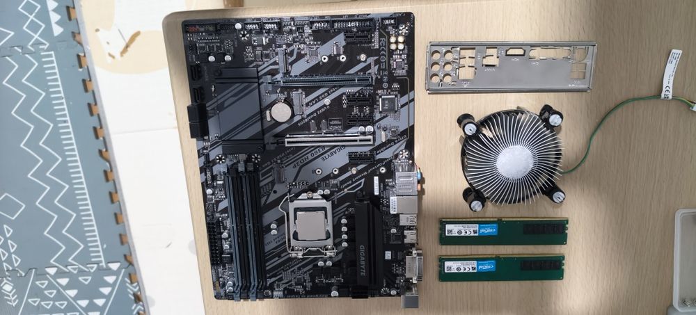I5 9400f + 16gb ddr4 2666 + gigabyte B360 HD3P