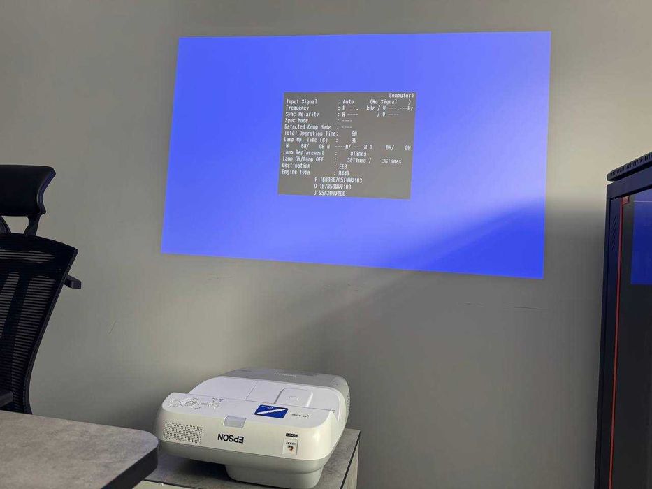 Интерактивный ультра короткофокусный проектор Epson EB-485Wi
