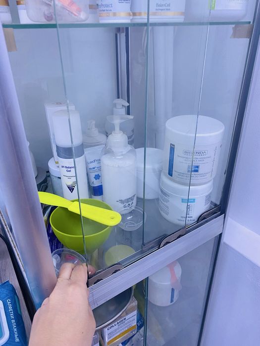 Шкаф стойка стеклянная