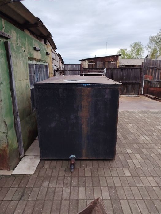 Продам  металлическую емкость 4,5м3