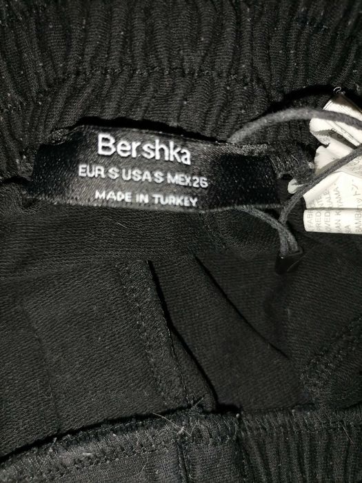 Pantaloni sport berska