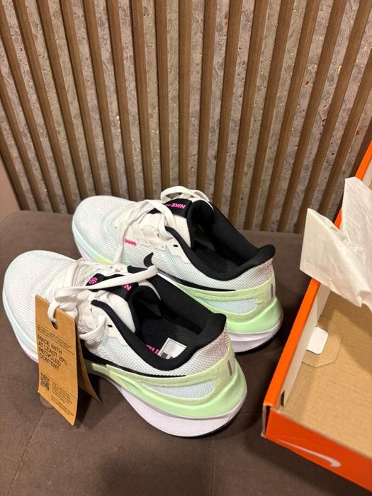 Продам оригиральные кроссовки Nike