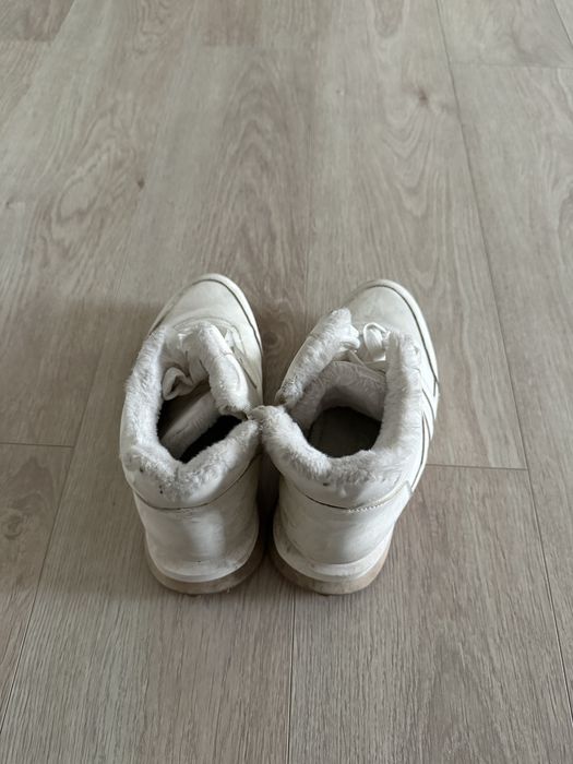 Белая женская обувь