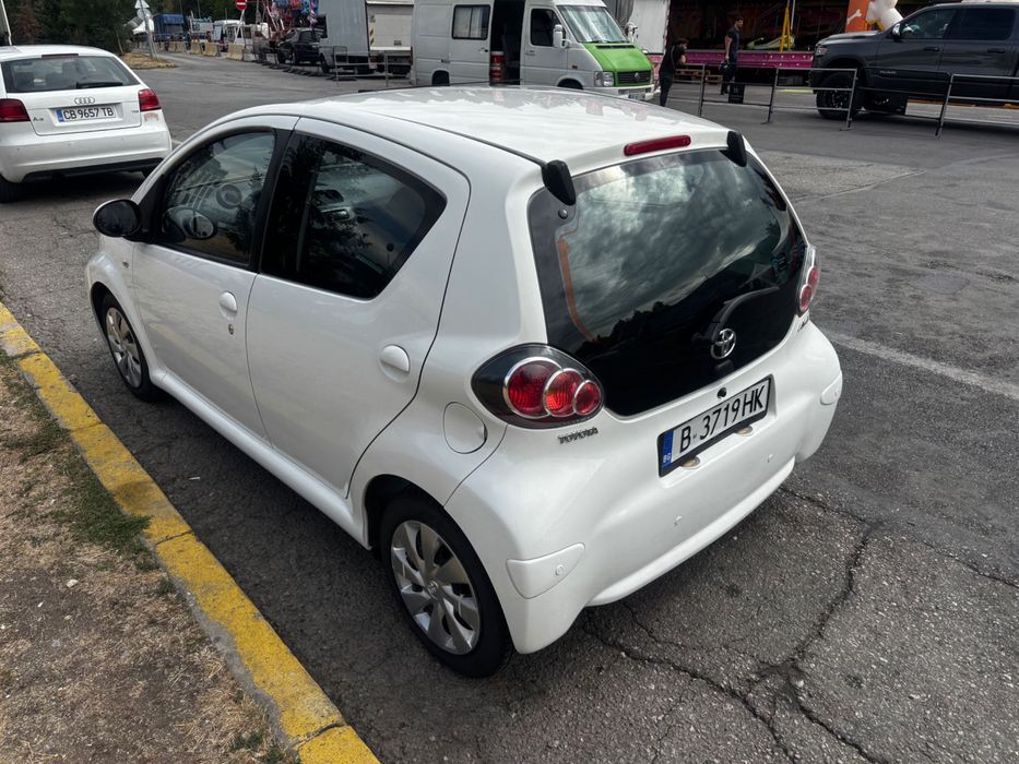 TOYOTA AYGo 97000 км автомат