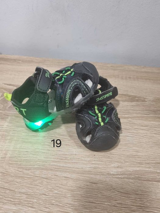Sandale cu luminite