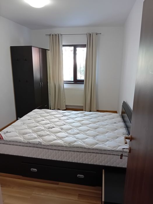 Închiriez apartament cu 3 camere decomandat