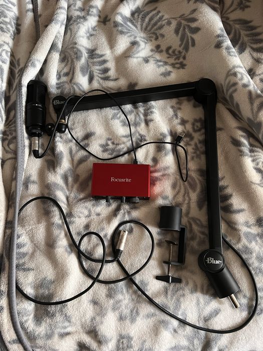 Setup streaming microfon at2020, statie focusrite solo 3rd gen si brat