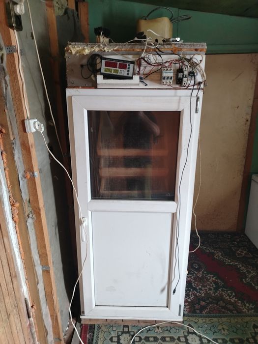 Продам инкубатор на 450 яйц