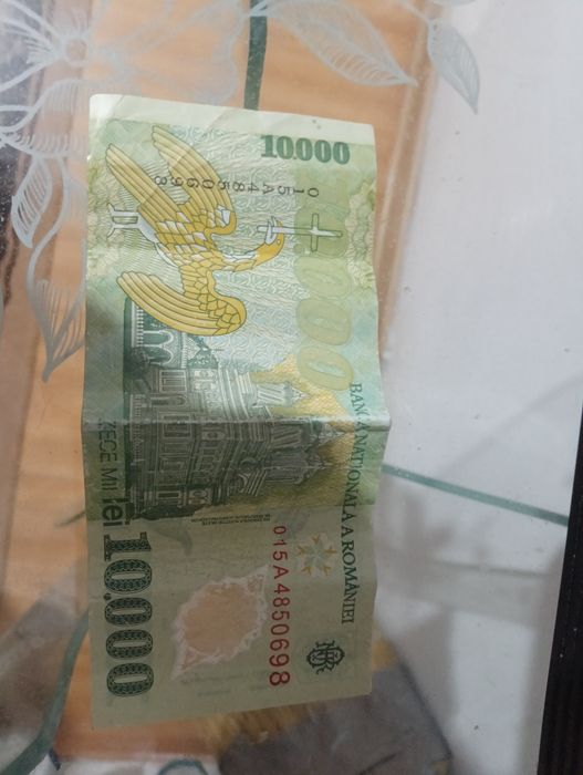 Vând bancnota de 10.000 de lei în stil vechi!