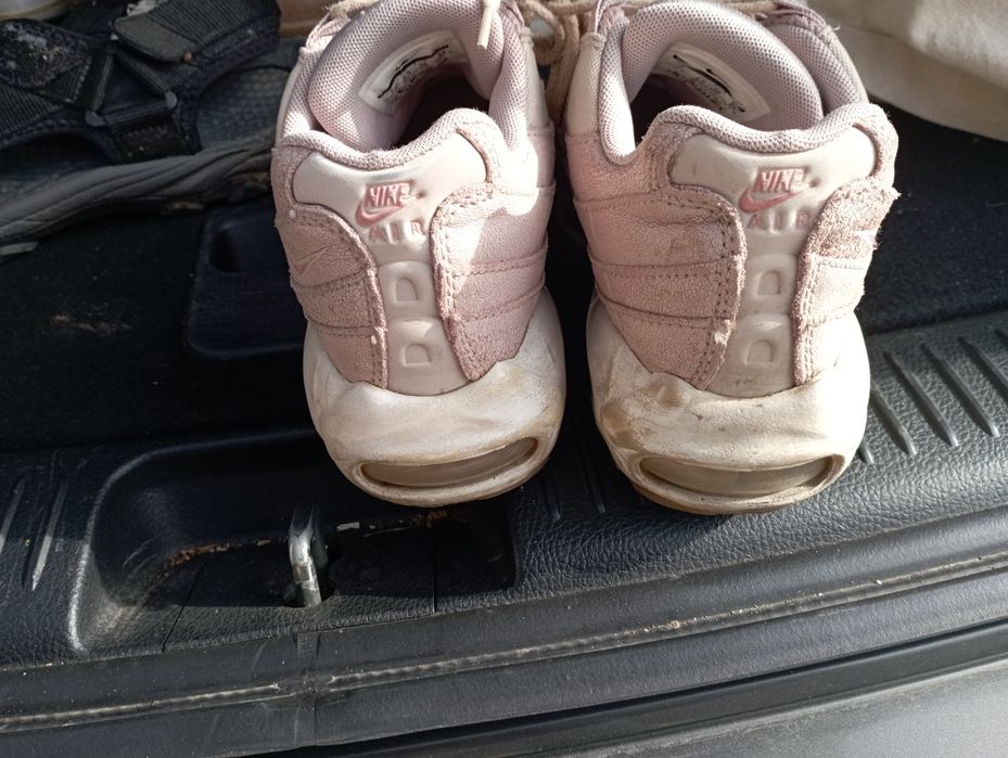 Vând adidași femei