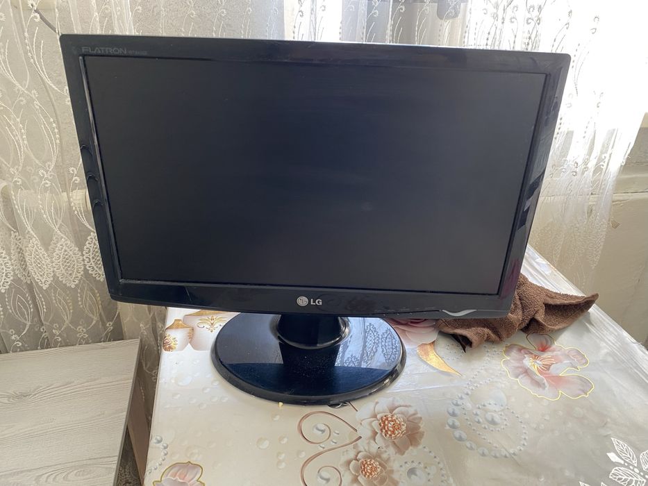монитор для ПК фирмы LG в отличном состоянии