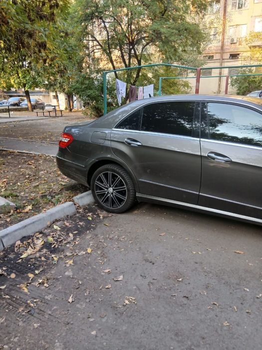 Машина(мерседес)